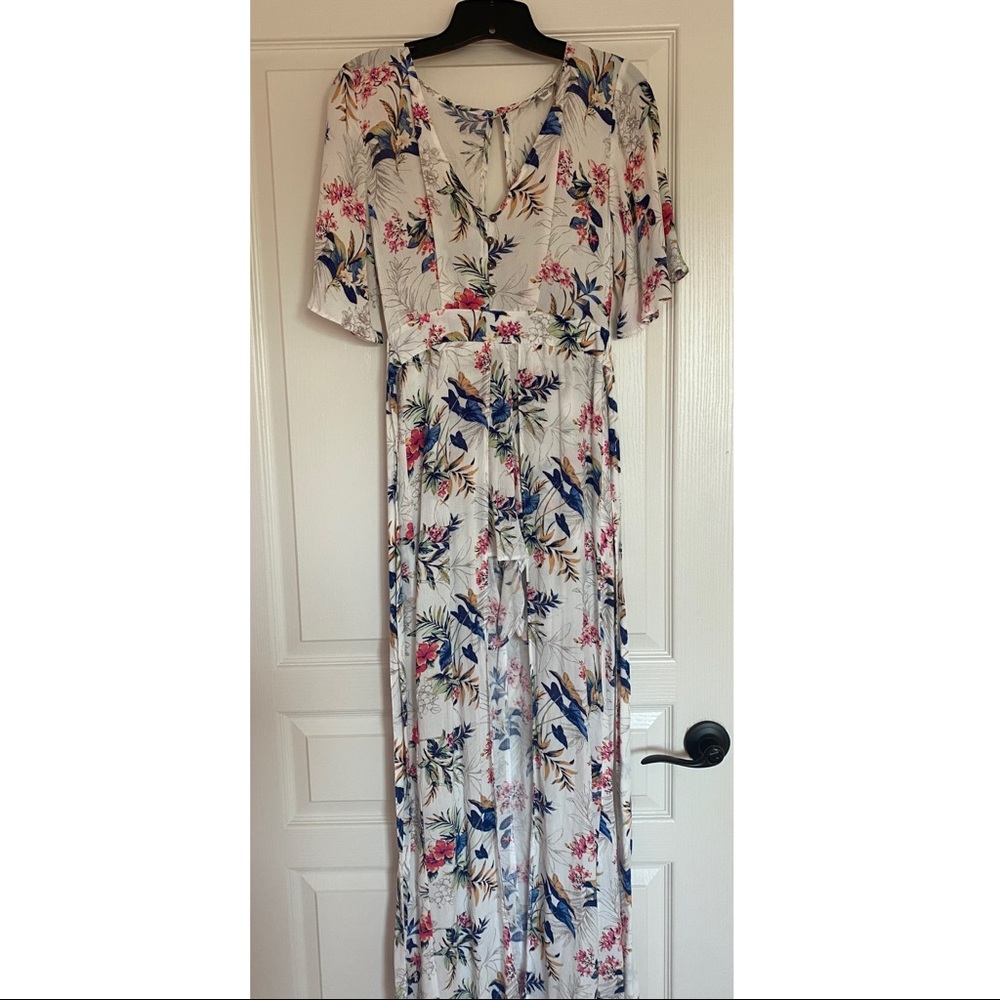 Size 0 American Eagle White Flower Patterned Romper